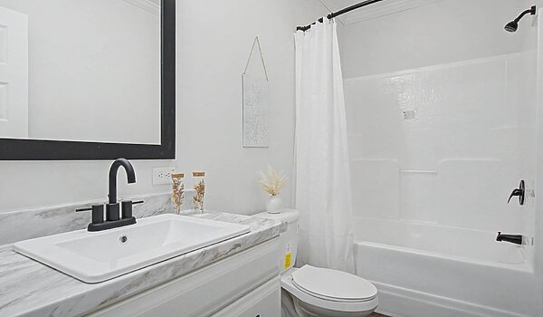 Signature Series / The Woodside DVHBSS-6603 Bathroom 125902