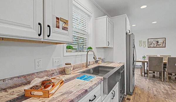 Signature Series / The Woodside DVHBSS-6603 Kitchen 125890