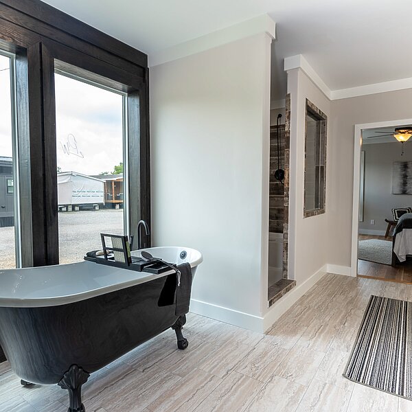 Signature Series / The Barndominium 1 Story DVHBSS-6206-1 Bathroom 120928