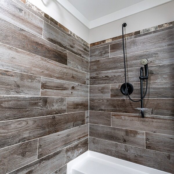 Signature Series / The Barndominium 1 Story DVHBSS-6206-1 Bathroom 120929