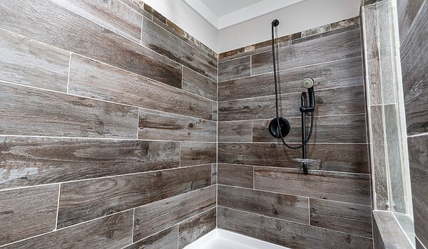 Signature Series / The Barndominium 1 Story DVHBSS-6206-1 Bathroom 120929