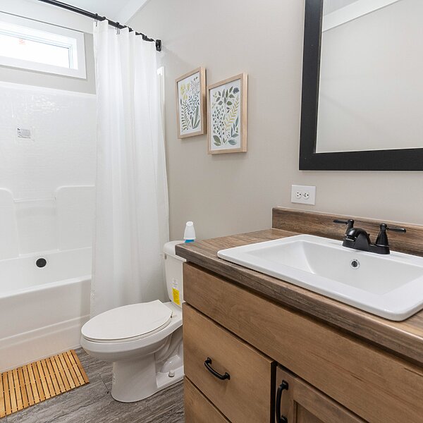 Signature Series / The Barndominium 1 Story DVHBSS-6206-1 Bathroom 120930