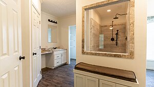 Signature Series / Aimon 4BR DVHBSS-7602 Bathroom 104424