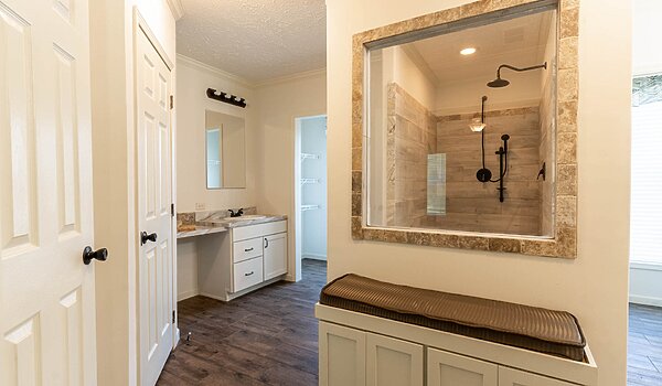 Signature Series / Aimon 4BR DVHBSS-7602 Bathroom 104424