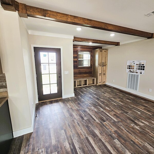 Signature Series / The Ole Hay Barn DVHBSS-4503 Interior 113907