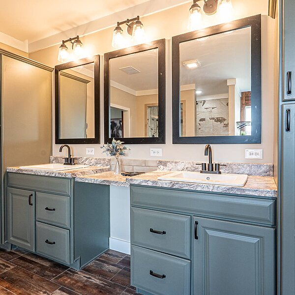 Signature Series / The Ole Hay Barn DVHBSS-4503 Bathroom 117574