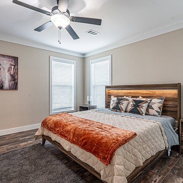 Signature Series / The Ole Hay Barn DVHBSS-4503 Bedroom 117573
