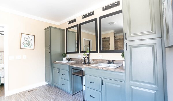 Signature Series / The Barndominium 1 Story DVHBSS-6206-2 Bathroom 120957