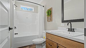Signature Series / The Country Cottage DVHBSS-6417 Bathroom 126010