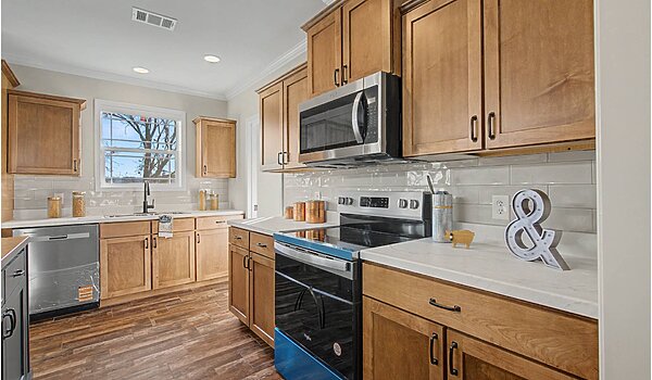 Signature Series / The Country Cottage DVHBSS-6417 Kitchen 126000