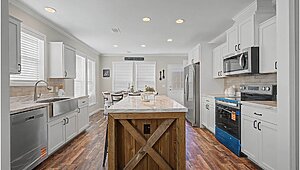 Signature Series / The Haven 2 Story DVHBSS-4501C Kitchen 126021