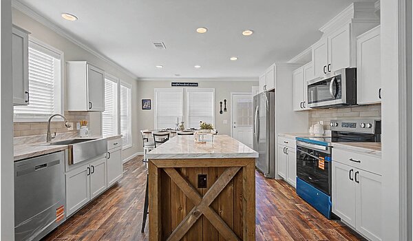 Signature Series / The Haven 2 Story DVHBSS-4501C Kitchen 126021