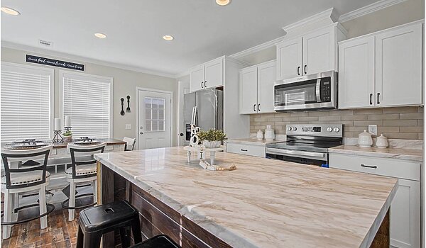 Signature Series / The Haven 2 Story DVHBSS-4501C Kitchen 126023