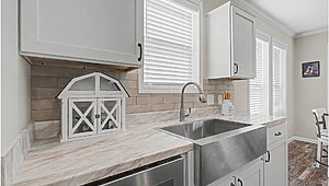 Signature Series / The Haven 2 Story DVHBSS-4501C Kitchen 126025