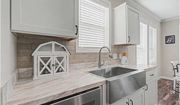 Signature Series / The Haven 2 Story DVHBSS-4501C Kitchen 126025