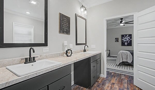 Signature Series / The Taylor DVHBSS-8415 Bathroom 126079