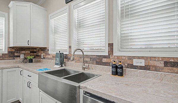 Signature Series / The Taylor DVHBSS-8415 Kitchen 126068