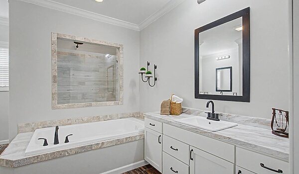 Signature Series / Tahoe Harbor DVHBSS-5802-67 Bathroom 125923