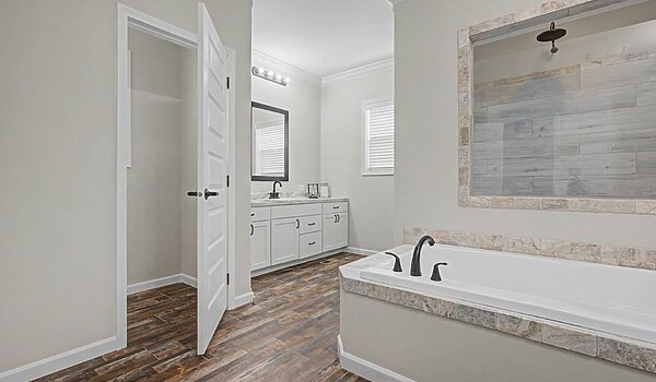 Signature Series / Tahoe Harbor DVHBSS-5802-67 Bathroom 125924