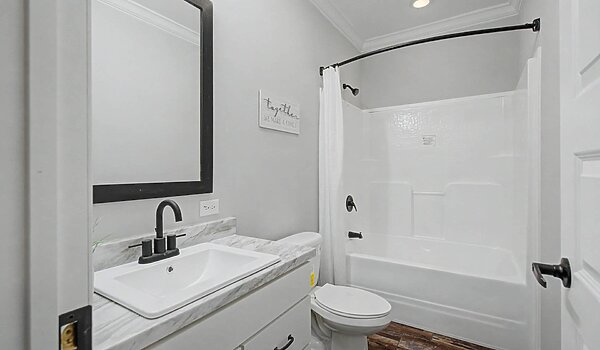 Signature Series / Tahoe Harbor DVHBSS-5802-67 Bathroom 125926