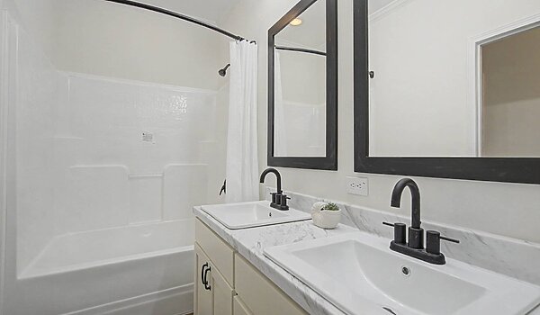 Signature Series / Briarritz DVHBSS-7204B-115 Bathroom 125953