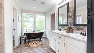 Signature Series / The Woodside DVHBSS-6603D Bathroom 132530