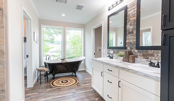 Signature Series / The Woodside DVHBSS-6603D Bathroom 132530