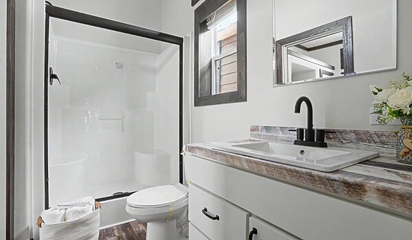 Signature Series / Cozy Cabin XL DVHBSS-MONL-1654-2BR Interior 132547