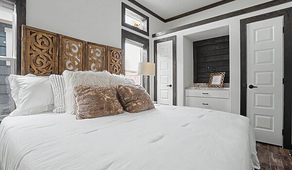 Signature Series / Cozy Cabin XL DVHBSS-MONL-1654-2BR Interior 132545