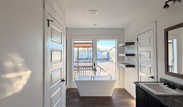 Disciple Series / The King David 64 Interior 121030