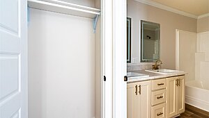 Disciple Series / The King David 64 Bathroom 149076