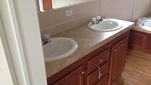 Kingswood / Scott with Optional Kitchen Bathroom 67937