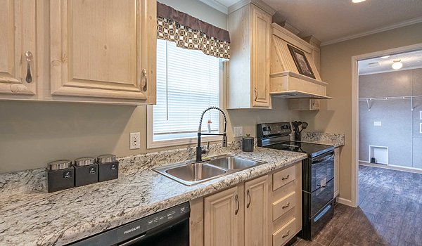 Bolton Homes DW / The Chartres Kitchen 36637