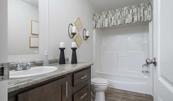 MD 32' Doubles / MD-60-32 Dakota Bathroom 115867