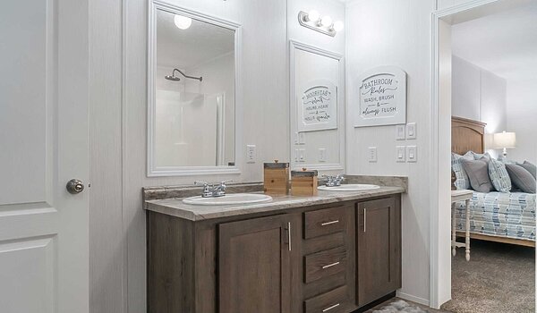 MD 32' Doubles / MD-60-32 Dakota Bathroom 115863