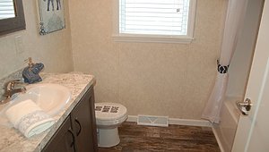 Single-Section Homes / HPX-7701 Bathroom 31446