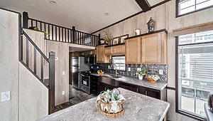 Country Manor / 100177 Kitchen 76022
