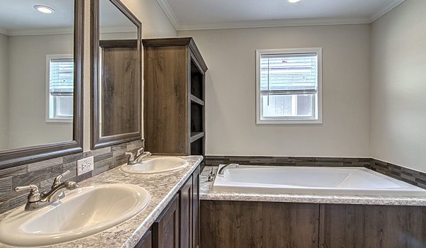 Single Section / Gold Spur 5616 Bathroom 66426