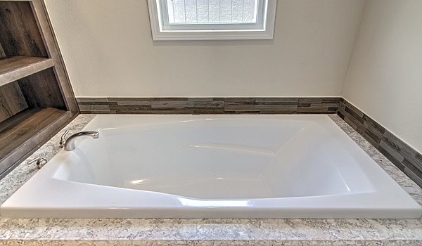Single Section / Gold Spur 5616 Bathroom 66427