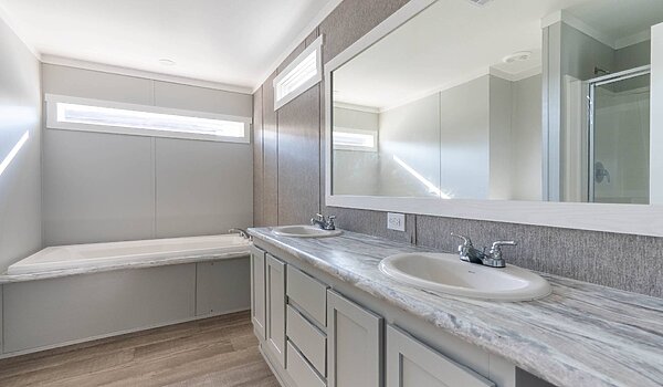 Acorn / Silverado 2348 Bathroom 118251