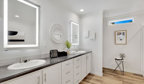 Diamond Series / Hope R76E Interior 119009