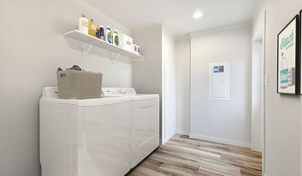 Diamond Series / Hope R76E Interior 119013