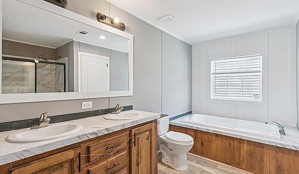 DD Extreme / Silverado L-2523H Bathroom 145582