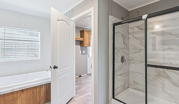 DD Extreme / Silverado L-2523H Bathroom 145586