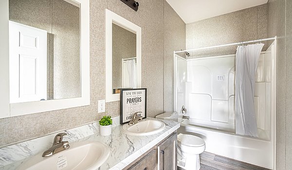 Signature Oaks / The Buckhead S-3583A Bathroom 60725