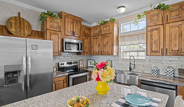 Signature Oaks / Pistol U-2443H Kitchen 145721