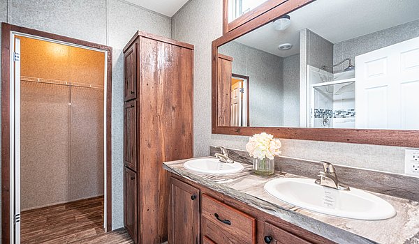 Signature Oaks / The Pistol U-2443H Bathroom 60743