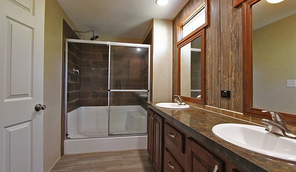 Signature Oaks / Edgewood Bathroom 66826