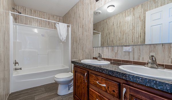 Signature Oaks / Horizon Bathroom 66874