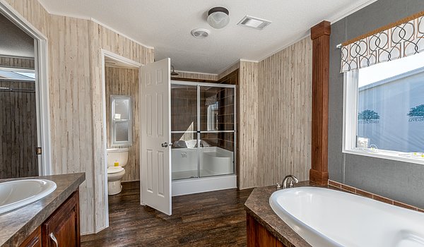 Signature Oaks / King Ranch Bathroom 66892